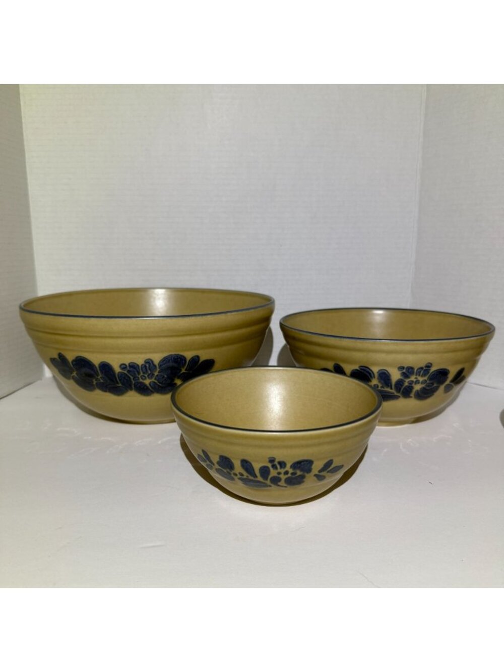 Vintage Pfaltzgraff Folk Art Set of 3 Nesting Mixing Bowls 6in, 8in, 10in